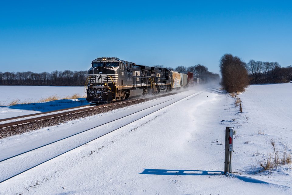 Norfolk Southern: NS GE AC44C6M 4701 and 4779 with 15Q near West Point, IN, USA