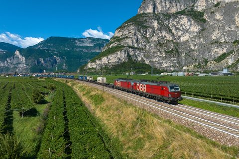 ÖBB 1216 011 at Mezzocorona, Trento, IT