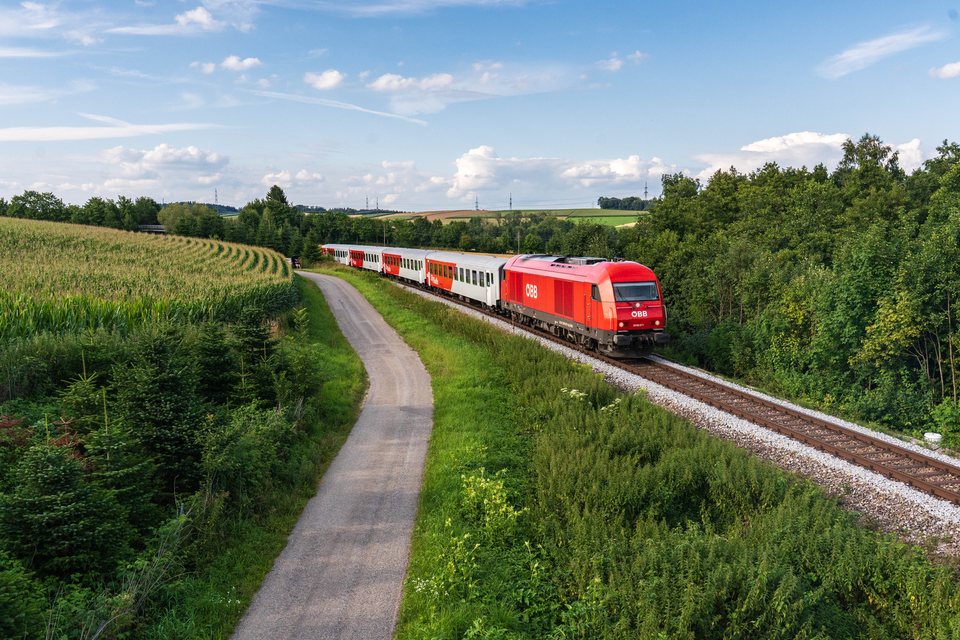 ÖBB 2013 071 at Atzing, Oberösterreich, AT