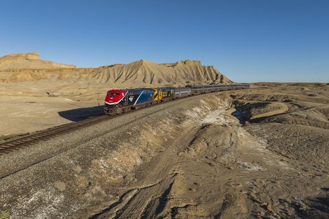P42DC 176: Amtrak P42 DC 176 and 203 - Green River, Utah (USA)