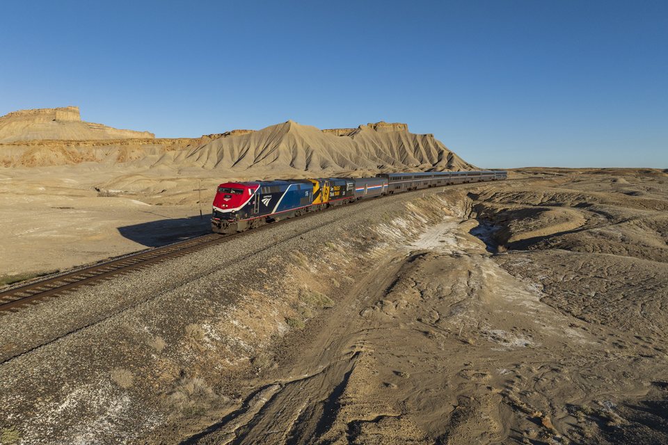 P42DC 176: Amtrak P42 DC 176 and 203 - Green River, Utah (USA)