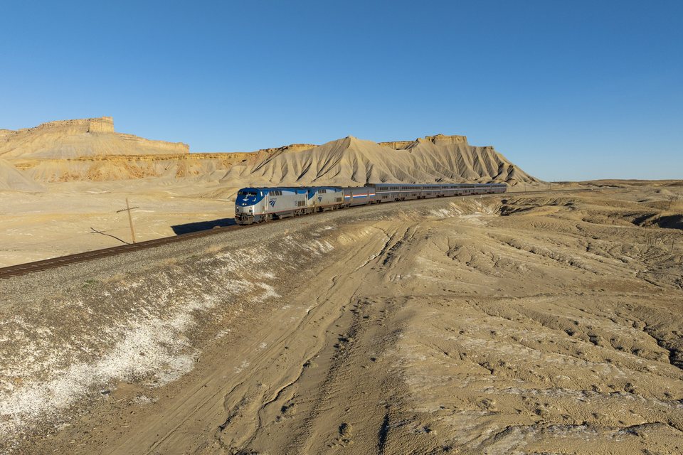 P42DC 18: Amtrak P42 DC 18 and 37 - Green River, Utah (USA)