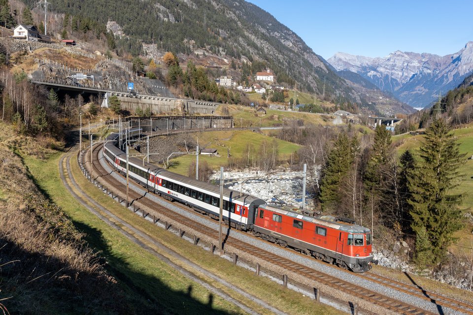 Re 420 (Re 4/4 II) 11199: Re 4/4 II 11199 (Wassen UR, Schweiz)