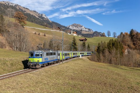 Re 420.5 501: BLS Re 420 501 ( Enge im Simmental, Schweiz)