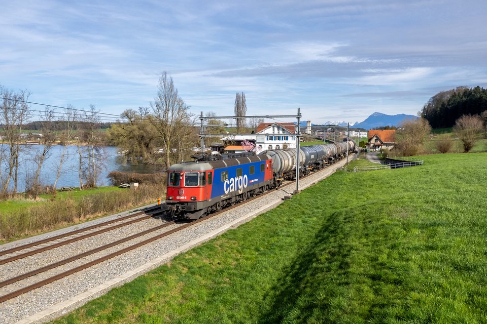 Re 620 (Re 6/6): SBB Re 620 069 at Neuenkirch, LU, CH.
