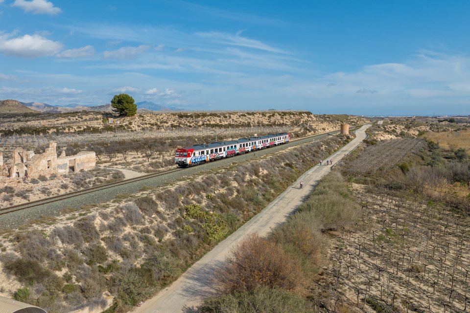 Renfe 592 064M at Agost, Valencia, Spain