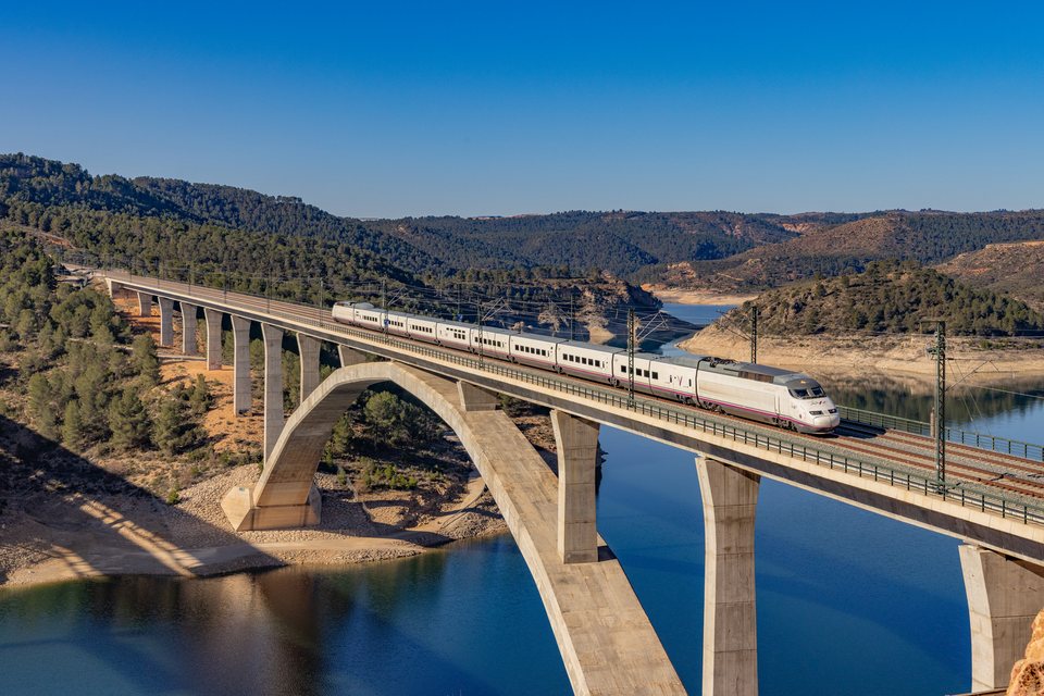 RENFE: S 100 013 / E-Villargordo del Cabriel