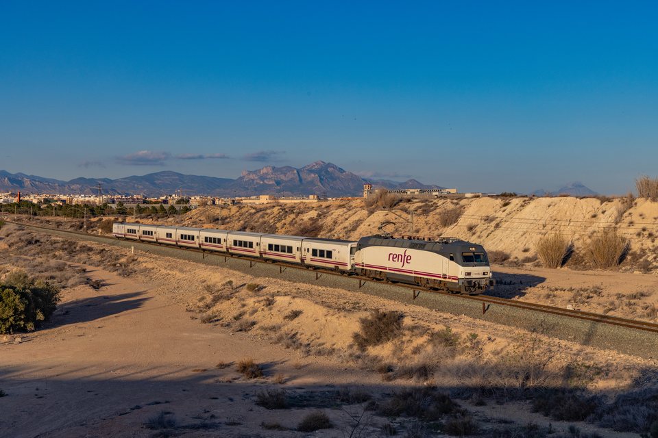 RENFE: S 252 066 / E-Alicante