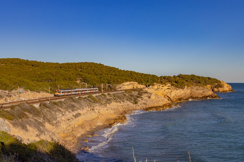 Renfe: S 447 353 / E-Vilanova i la Geltrú