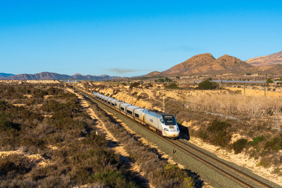 Renfe S130 at Casa de las Salinas, Valencia, Spain