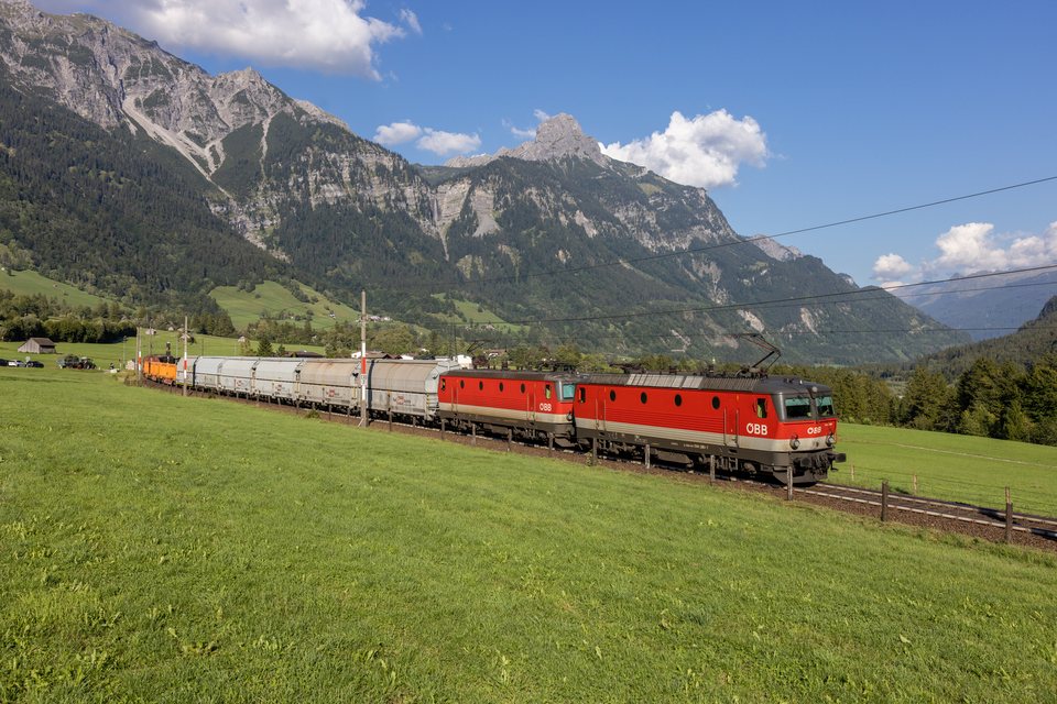 Rh 1144 260: ÖBB 1144 260 + 037 (Braz, V/AT)