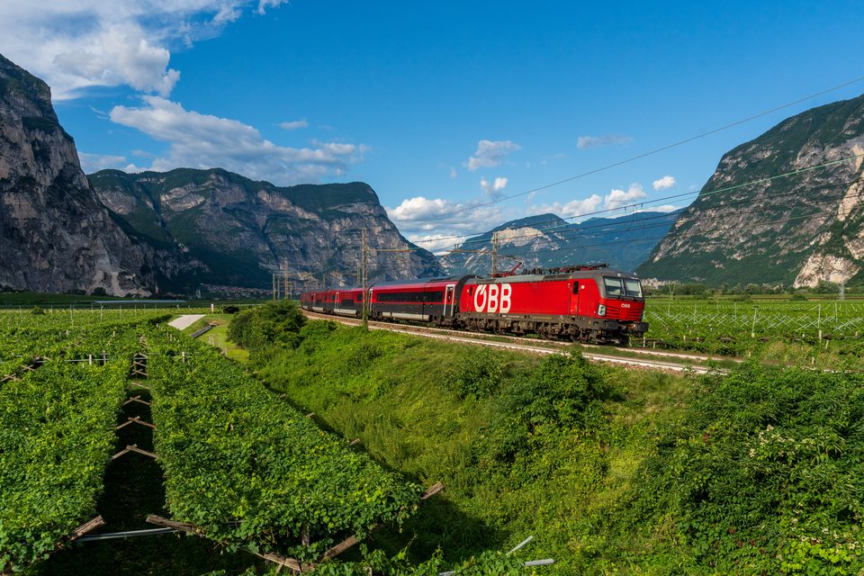 Rh 1293 043-3: ÖBB 1293 043-3 at Mezzocorona, Trento, Italy