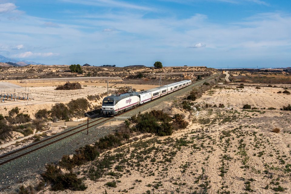 S 252 066-6: Renfe 252 066-6 at Agost, Valencia, Spain