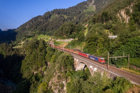 SBB Cargo Re 620 033-1 at Gurtnellen, UR, CH