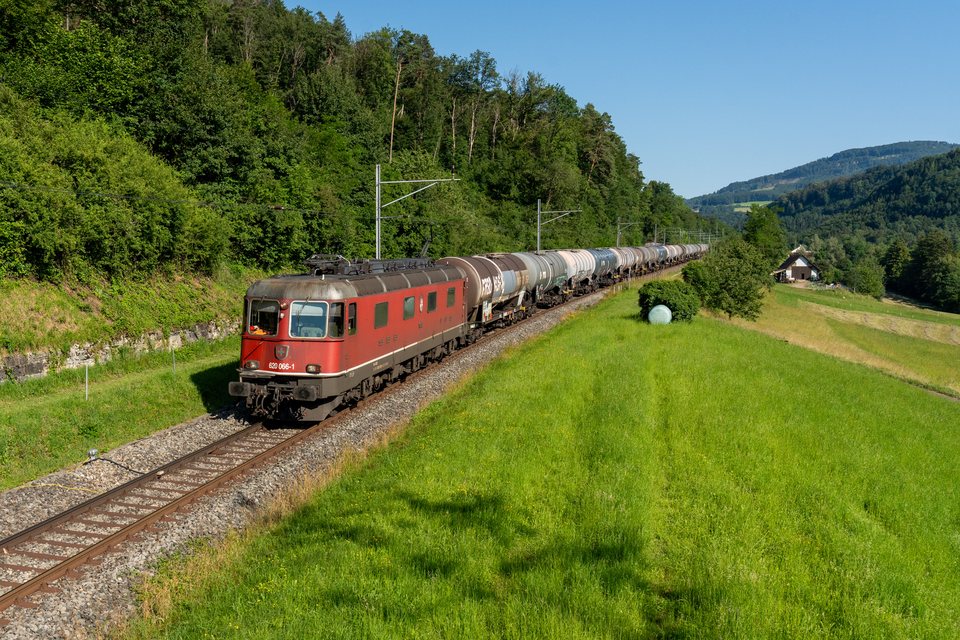 SBB Cargo Re 620 066 at Diepflingen, BL, CH