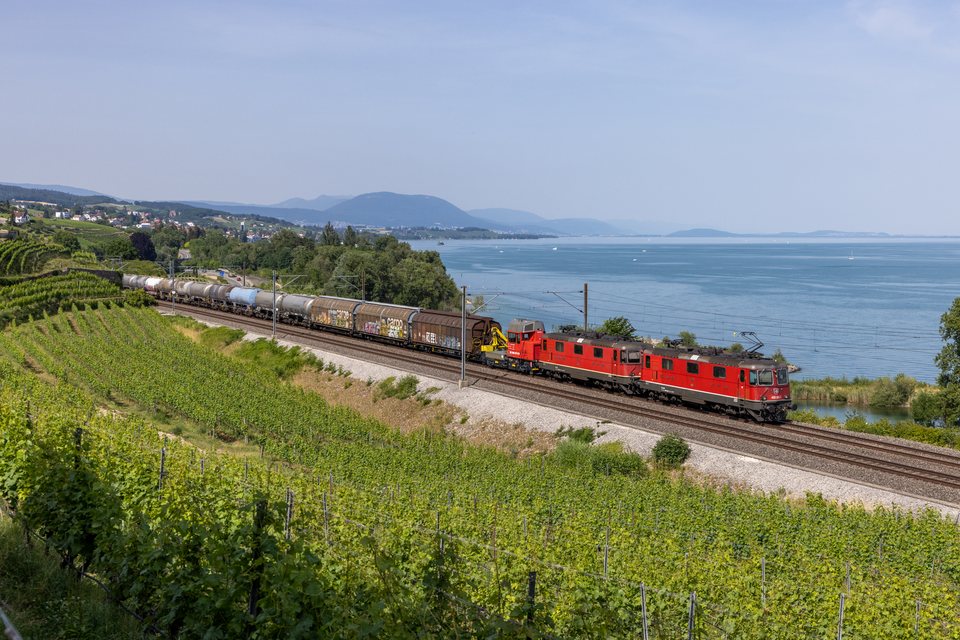 Re 420 (Re 4/4 II) 265 (SBB Cargo (SBBC)): SBB Re 420 265 (Vaumarcus, NE/CH)