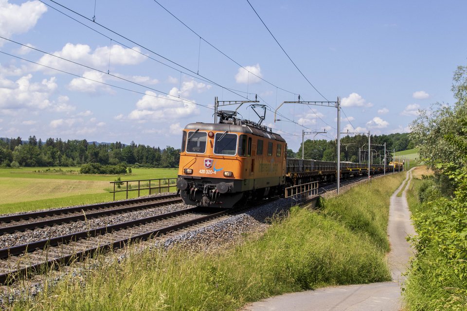 Re 420 (Re 4/4 II) 320-4 (SBB Cargo (SBBC)): SBB Re 420 320-4 - Rotkreuz ZG