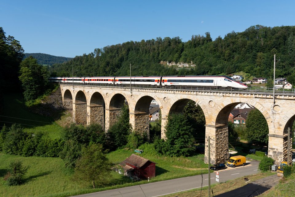 SBB ETR 610 114 at Rümlingen, BL, CH