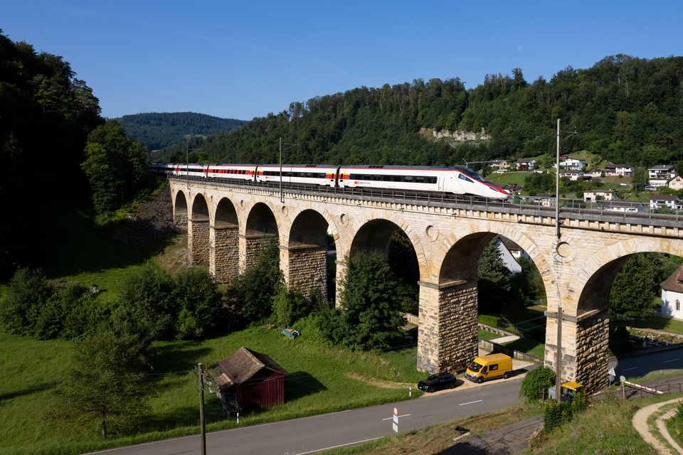 SBB ETR 610 114 at Rümlingen, BL, CH