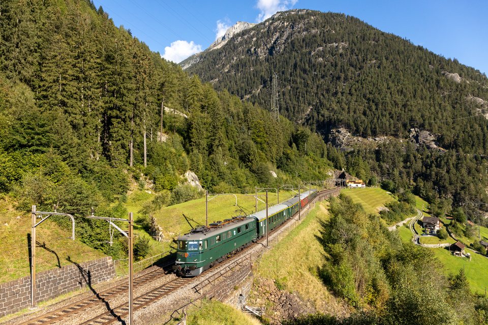 SBB Historic: SBBH Ae 6/6 11411 (Wassen, CH)