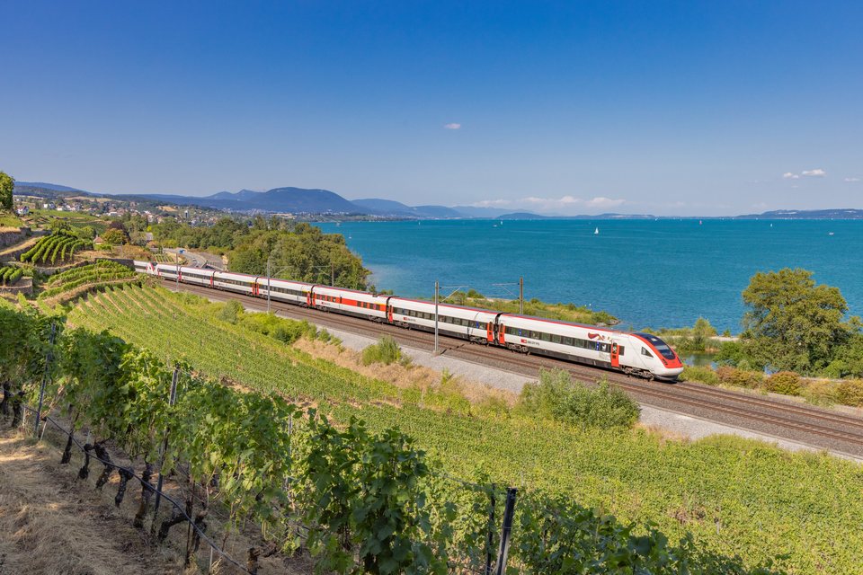 RABDe 500 037 (SBB (Personenverkehr)): RABDe 500 024 + 037 / CH-Vaumarcus
