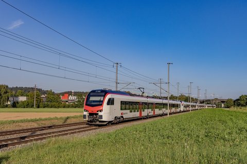 RABe 523 510, RABe 523 507, RABe 523 506 (SBB (Personenverkehr)): RABe 523 511 + 510 + 507 + 506 / CH-Bassersdorf