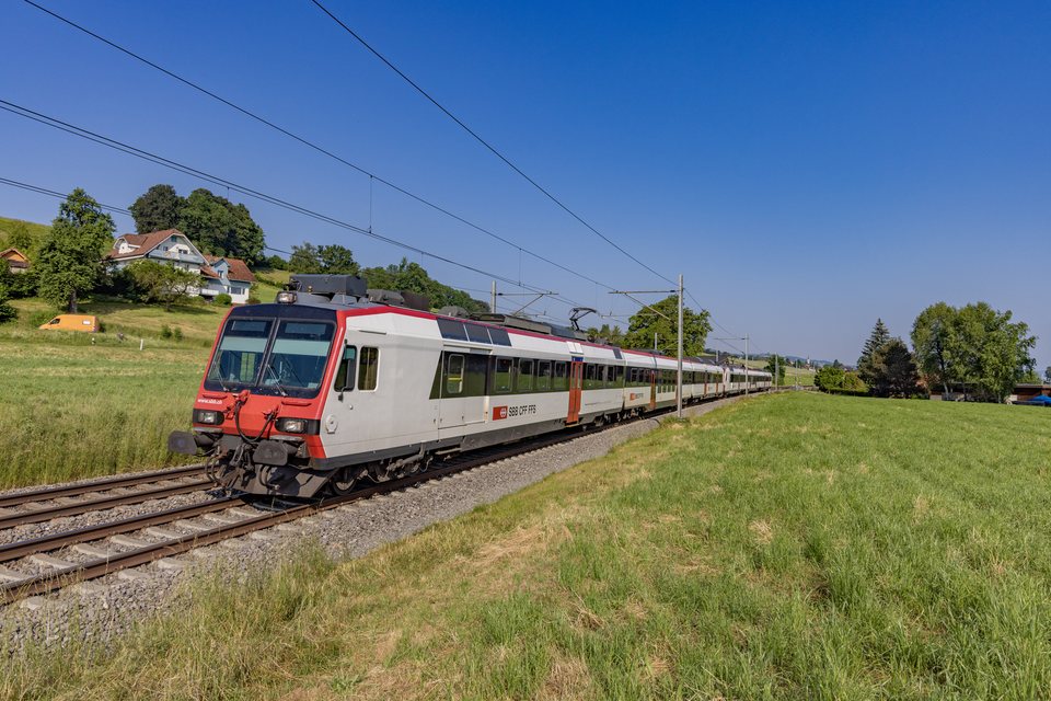 RBDe 560 297 (SBB (Personenverkehr)): RBDe 560 303 + 297 / CH-Sempach