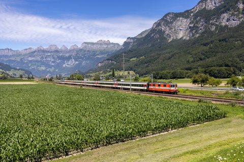 Re 420 (Re 4/4 II) 109 (SBB (Personenverkehr)): SBB Re 420 109 (Mels, SG/CH)