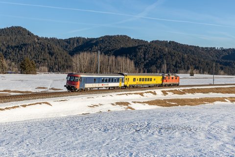 Re 420 (Re 4/4 II) 11144 (SBB (Personenverkehr)): SBB Re 4/4 II 11144 mit BDt (Altmatt, SZ/CH)