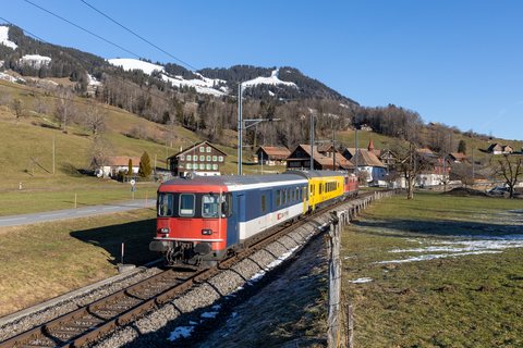 Re 420 (Re 4/4 II) 11144 (SBB (Personenverkehr)): SBB Re 4/4 II 11144 mit BDt (Ecce Homo, SZ/CH)
