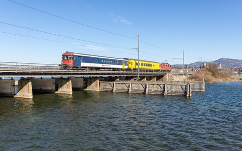 Re 420 (Re 4/4 II) 11144 (SBB (Personenverkehr)): SBB Re 4/4 II 11144 mit BDt (Rapperswil, SG/CH)