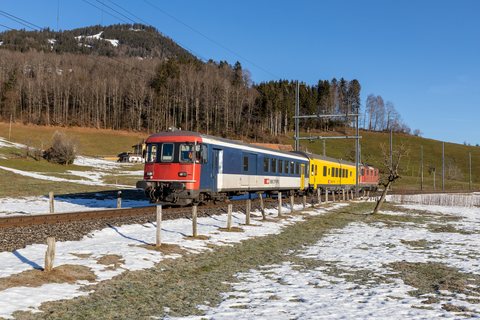 Re 420 (Re 4/4 II) 11144 (SBB (Personenverkehr)): SBB Re 4/4 II 11144 mit BDt (Sattel, SZ/CH)