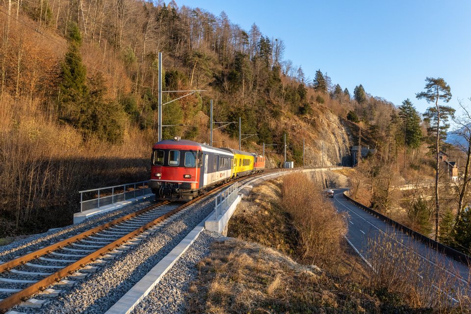 Re 420 (Re 4/4 II) 11144 (SBB (Personenverkehr)): SBB Re 4/4 II 11144 mit BDt (Walchwil, ZG/CH)
