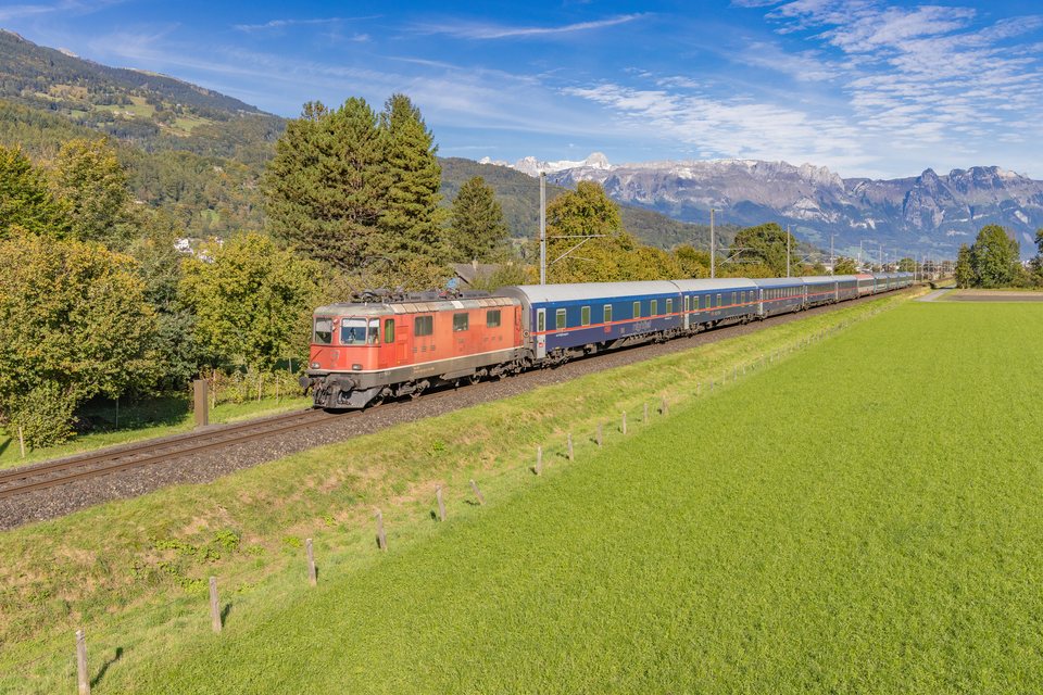 Re 420 (Re 4/4 II) 11153 (SBB (Personenverkehr)): Re 4/4 11153 / CH-Sevelen