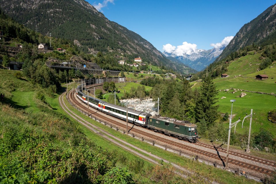 Re 420 (Re 4/4 II) 11161 (SBB (Personenverkehr)): SBB Re 4/4 II 11161 (Wassen, UR/CH)
