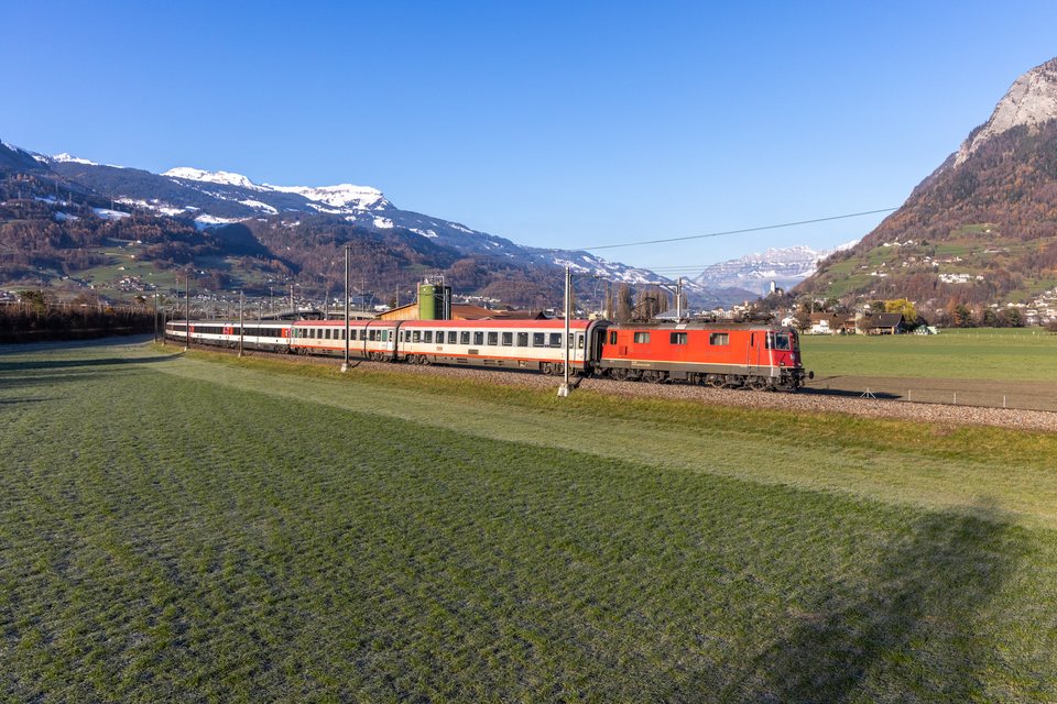 Re 420 (Re 4/4 II) 11181 (SBB (Personenverkehr)): SBB Re 4/4 II 11181 (Sargans, SG/CH)