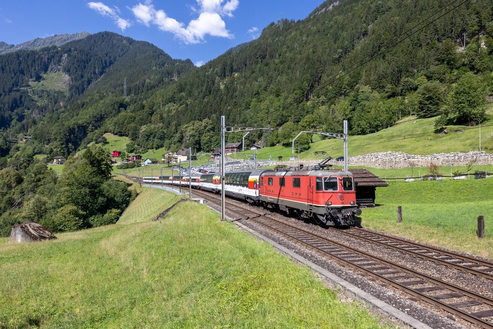 Re 420 (Re 4/4 II) 11194 (SBB (Personenverkehr)): SBB Re 4/4 II 11194 (Intschi, UR/CH)