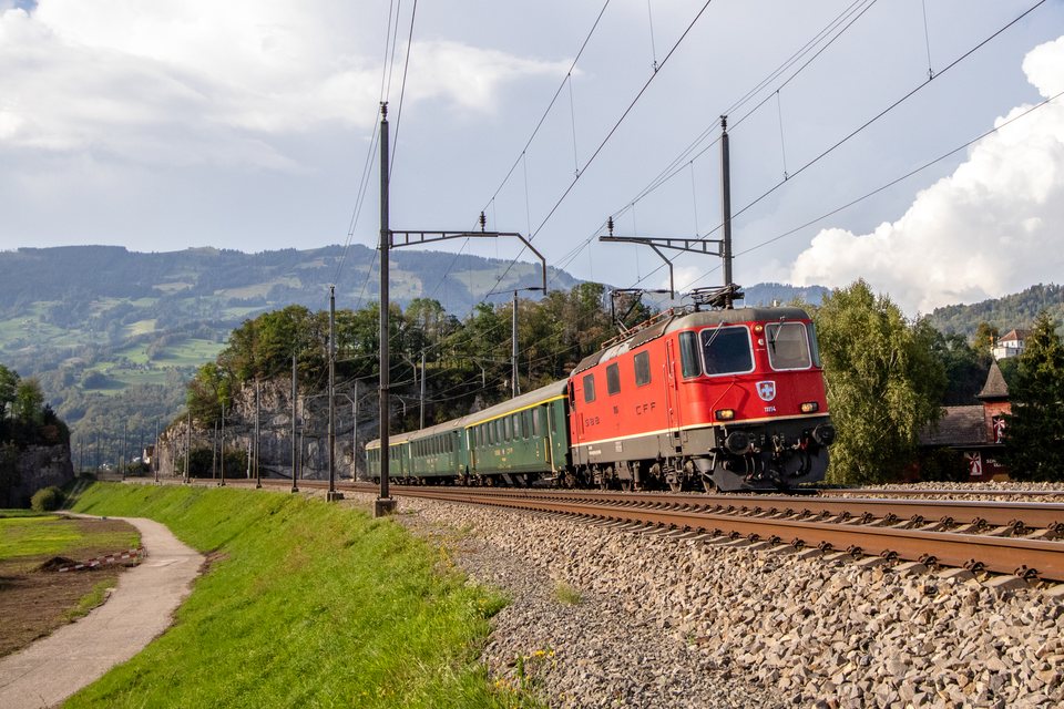 Re 420 (Re 4/4 II) 11194 (SBB (Personenverkehr)): SBB Re 4/4 II 11194 (Seewen, SZ/CH)