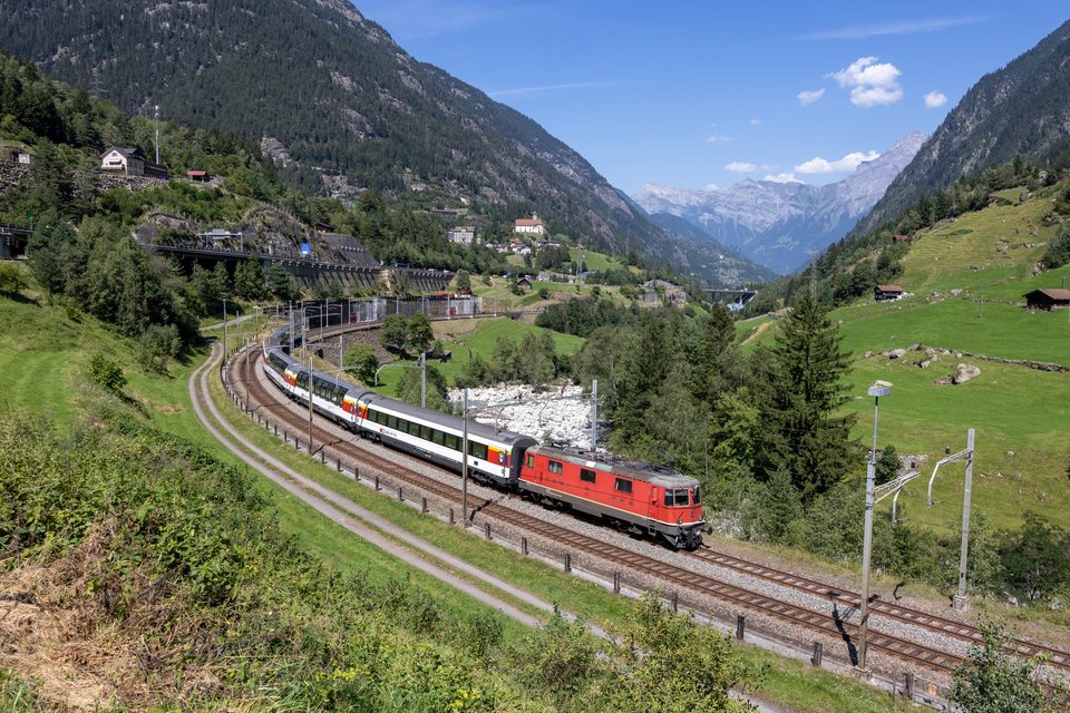 Re 420 (Re 4/4 II) 11194 (SBB (Personenverkehr)): SBB Re 4/4 II 11194 (Wassen, UR/CH)