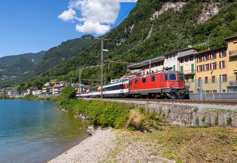 Re 420 (Re 4/4 II) 11196 (SBB (Personenverkehr)): SBB Re 4/4 II 11196 / Capolago (TI/CH)