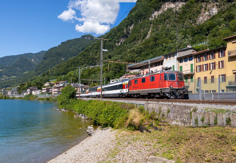 Re 420 (Re 4/4 II) 11196 (SBB (Personenverkehr)): SBB Re 4/4 II 11196 / Capolago (TI/CH)