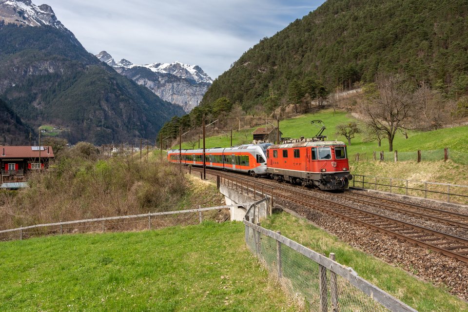 Re 420 (Re 4/4 II) 11199 (SBB (Personenverkehr)): SBB Re 4/4 II 11199 at Erstfeld, UR, CH