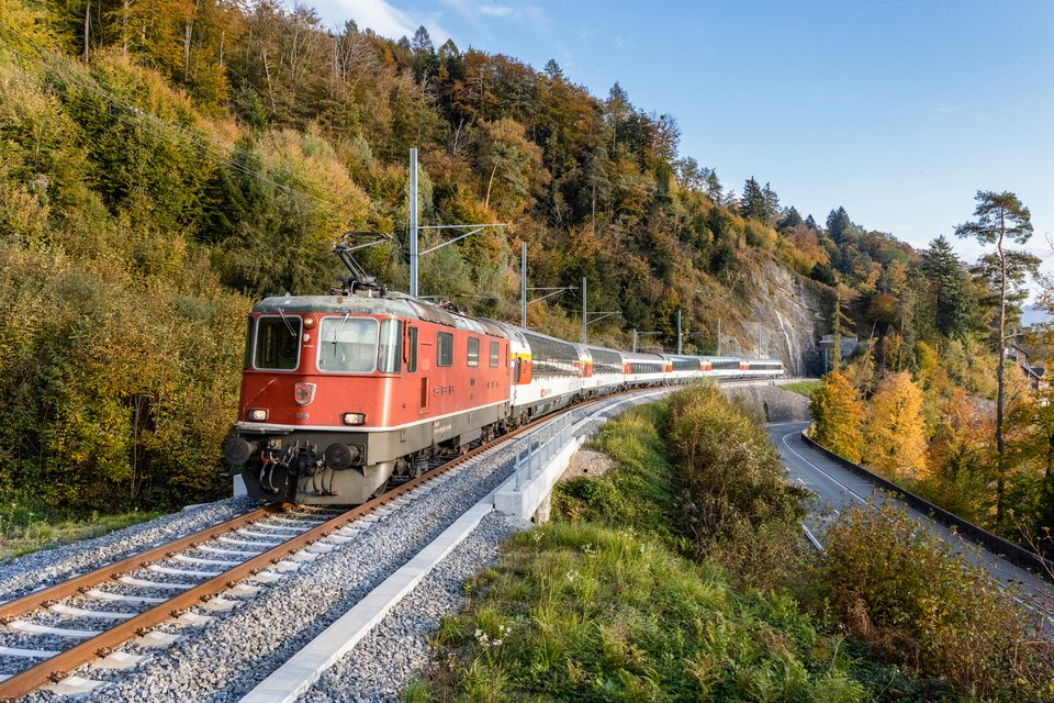 Re 420 (Re 4/4 II) 11199 (SBB (Personenverkehr)): SBB Re 4/4 II 11199 (Walchwil, CH)