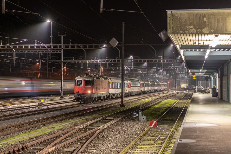 Re 420 (Re 4/4 II) 11301 (SBB (Personenverkehr)): SBB Re 4/4 II 11301 (Goldau, SZ/CH)