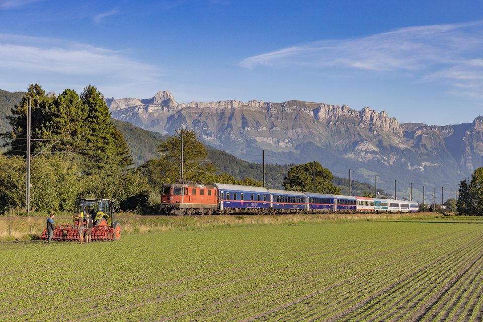 Re 420 (Re 4/4 II) 11302 (SBB (Personenverkehr)): Re 4/4 11302 / CH-Weite