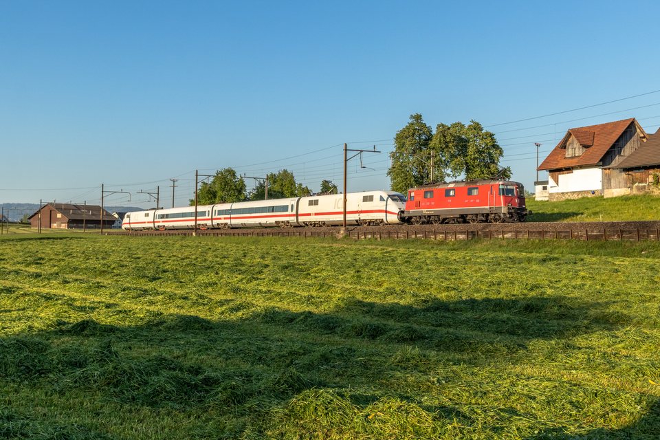 Re 420 (Re 4/4 II) 1198 (SBB (Personenverkehr)): SBB Re 4/4 II 1198 (Buonas, CH)