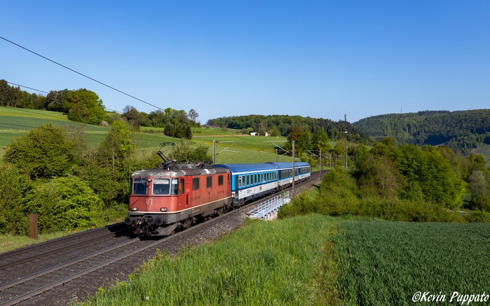 Re 420 (Re 4/4 II) 197 (SBB (Personenverkehr)): SBB Re 420 197 + EN 458
