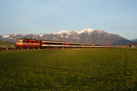 Re 420 (Re 4/4 II) (SBB (Personenverkehr)): SBB Re 4/4 II / Schübelbach (SZ/CH)