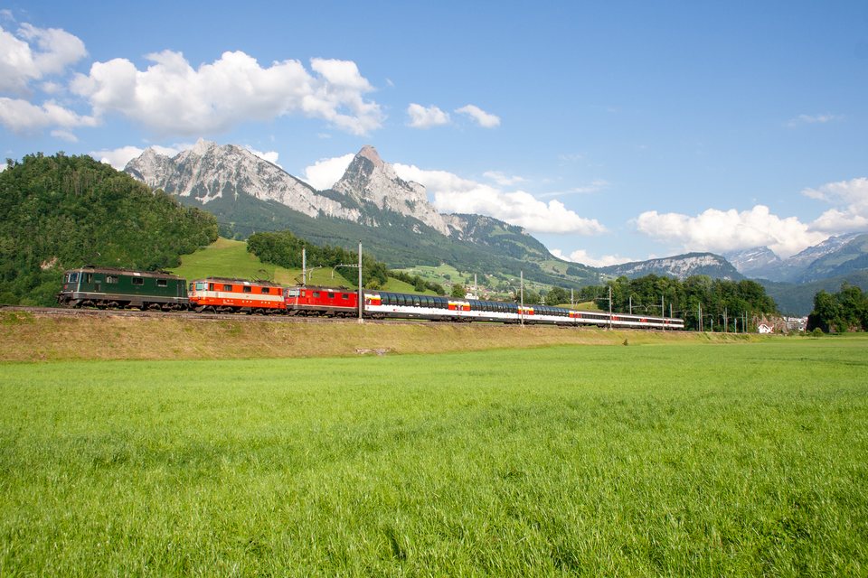 Re 420 (Re 4/4 II) (SBB (Personenverkehr)): SBB Re 4/4 II - Steinen SZ/CH