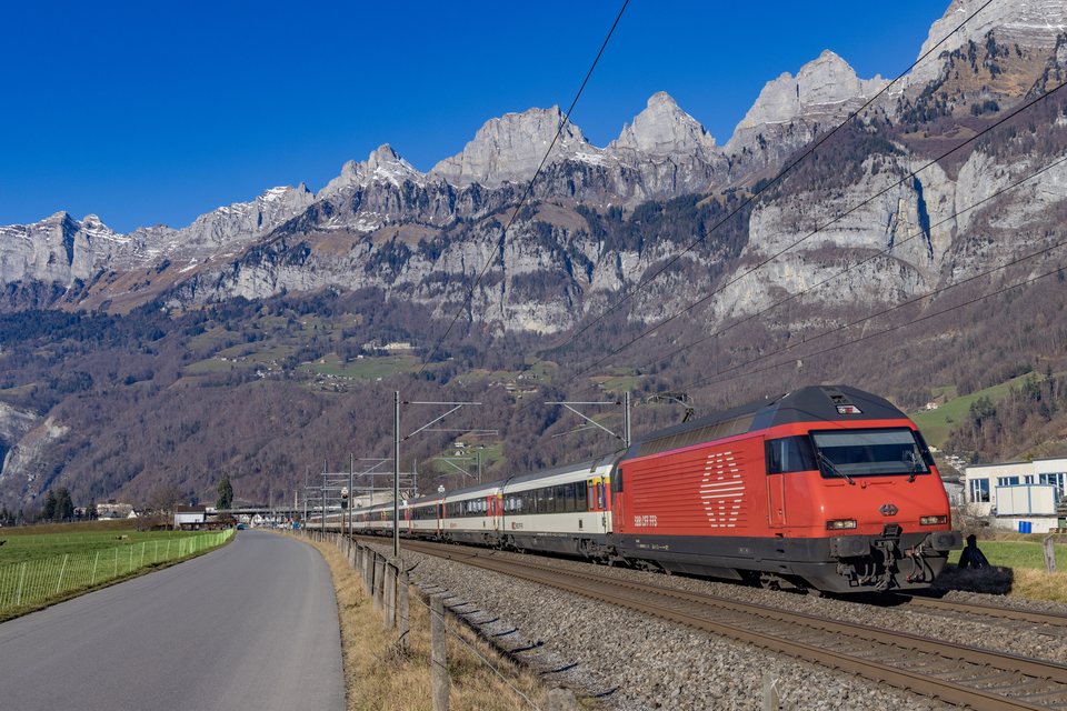SBB (Personenverkehr): Re 460 016 / CH-Walenstadt